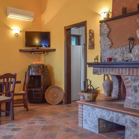 1 Bedroom Lovely In San Marco Daluzio Сasa de vacaciones San Marco d'Alunzio